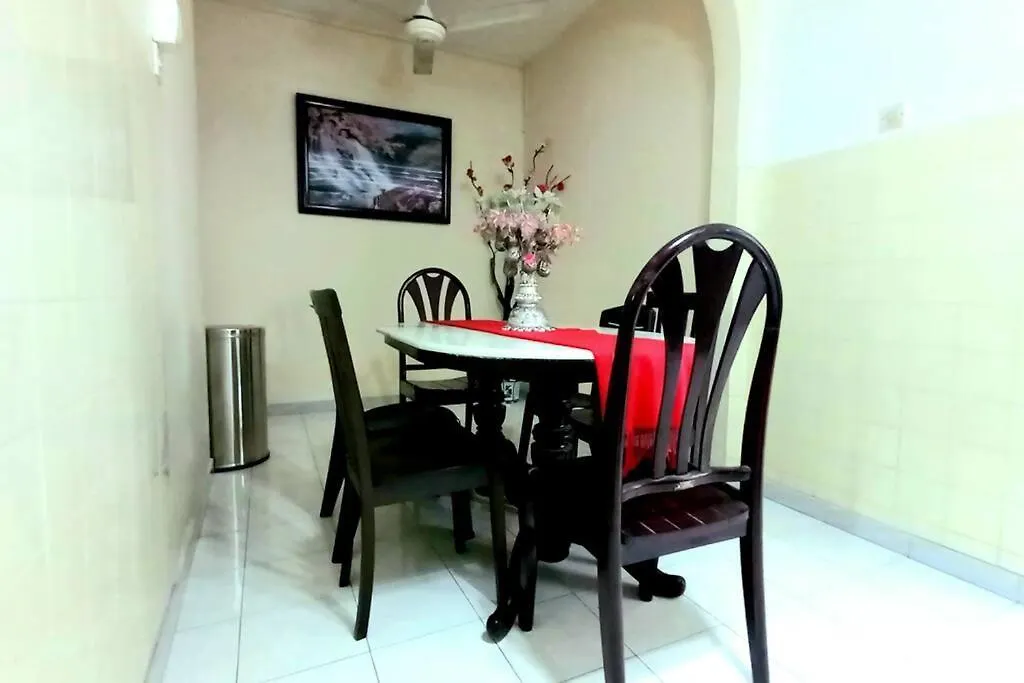 Holiday home Spacious End-Lot House, 3 Parkings @Ipoh, Tambun Malaysia