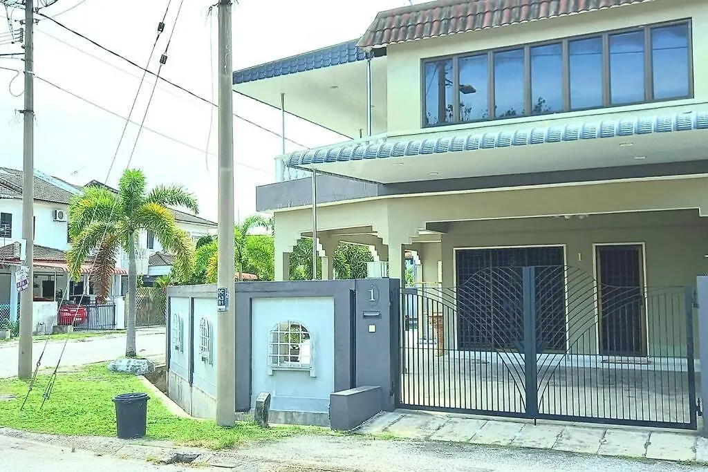 Spacious End-Lot House, 3 Parkings @Ipoh, Tambun